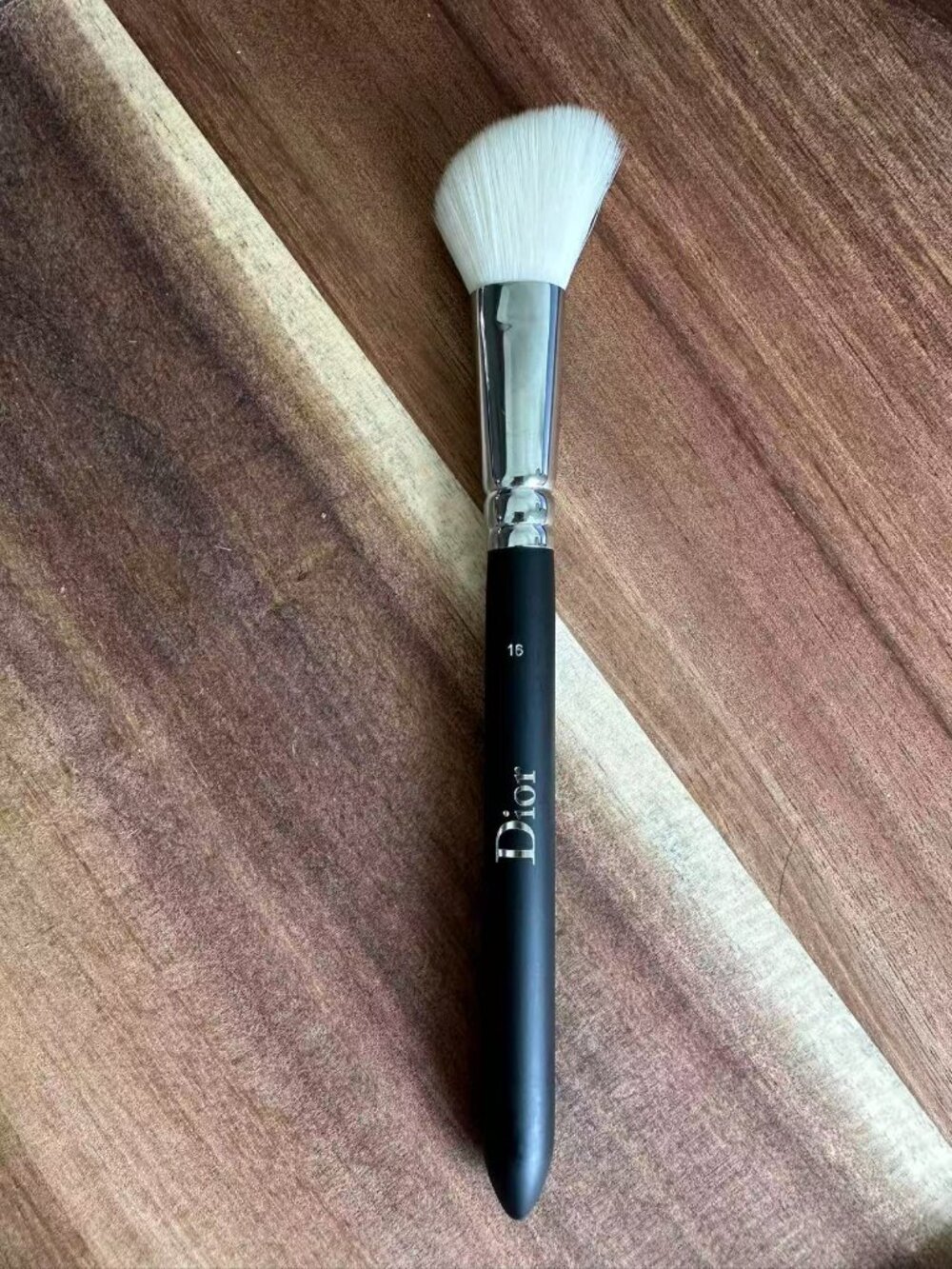 Dior Backstage Blush Brush N°16 Makeup Brush - Powder Blush & Contour Blush